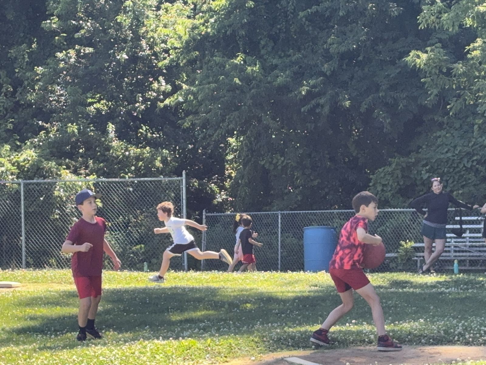 Fraser in full sprint to get to first base
